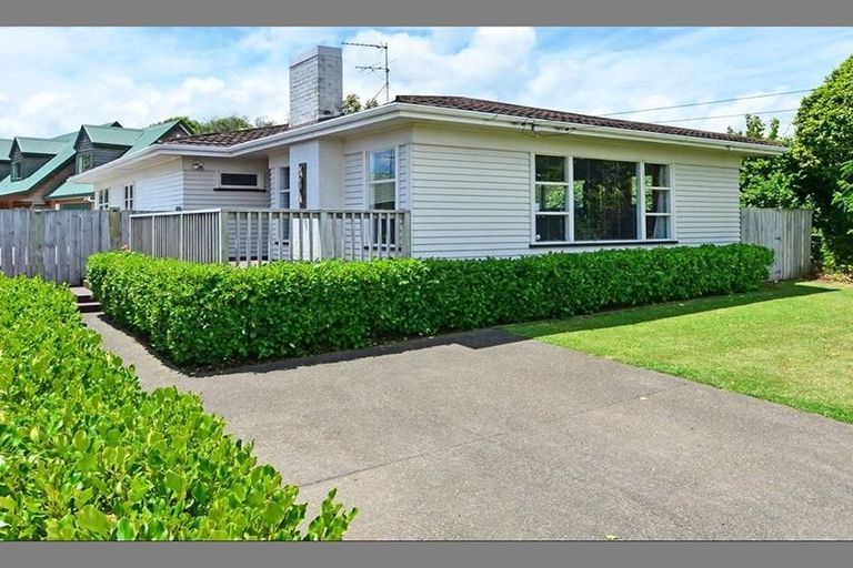 Photo of property in 6 Gills Avenue, Papakura, 2110