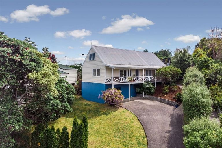 Photo of property in 20 Montclair Rise, Browns Bay, Auckland, 0630