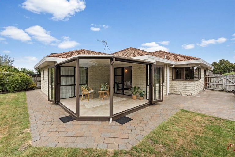 Photo of property in 11 Rosebank Avenue, Kelvin Grove, Palmerston North, 4414