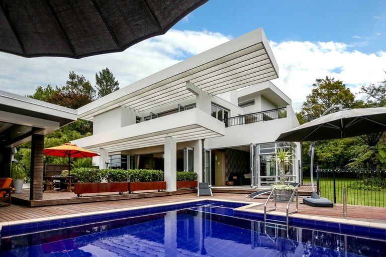 Photo of property in 531 South Road, Omata, New Plymouth, 4374