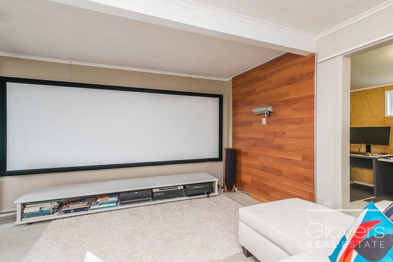 Photo of property in 52 Kaurilands Road, Titirangi, Auckland, 0604