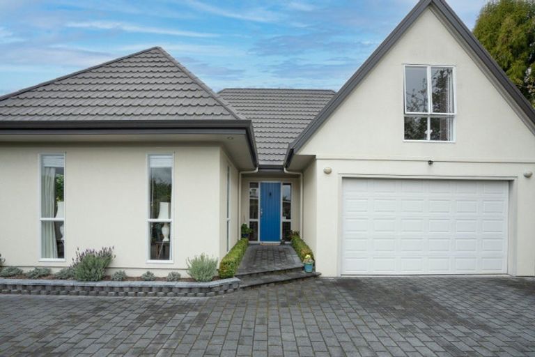 Photo of property in 2/12 Gradwell Place, Two Mile Bay, Taupo, 3330