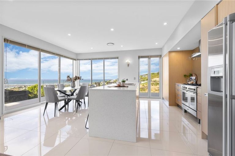 Photo of property in 4 Law Lane, Mount Pleasant, Christchurch, 8081