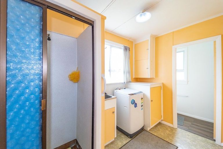 Photo of property in 24 Brassey Street, Waverley, 4510