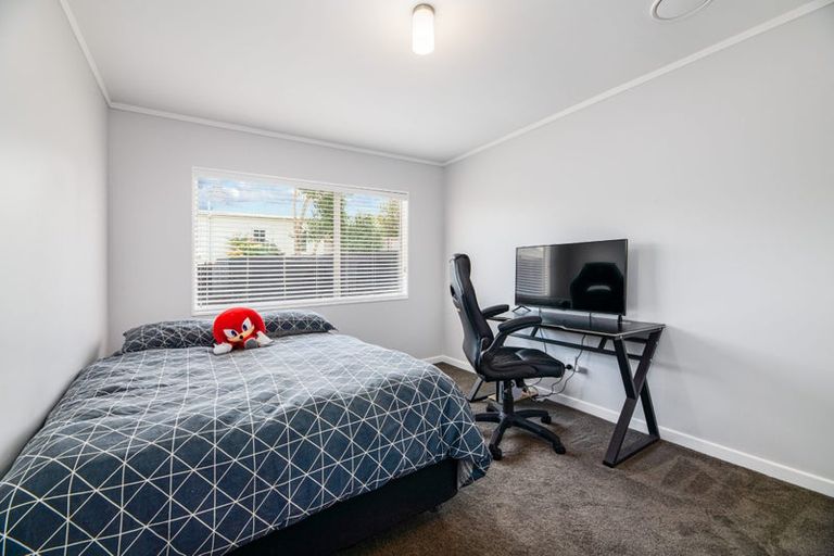 Photo of property in 2/59 Archibald Road, Kelston, Auckland, 0602