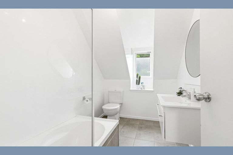 Photo of property in 2/39 Onslow Road, Khandallah, Wellington, 6035