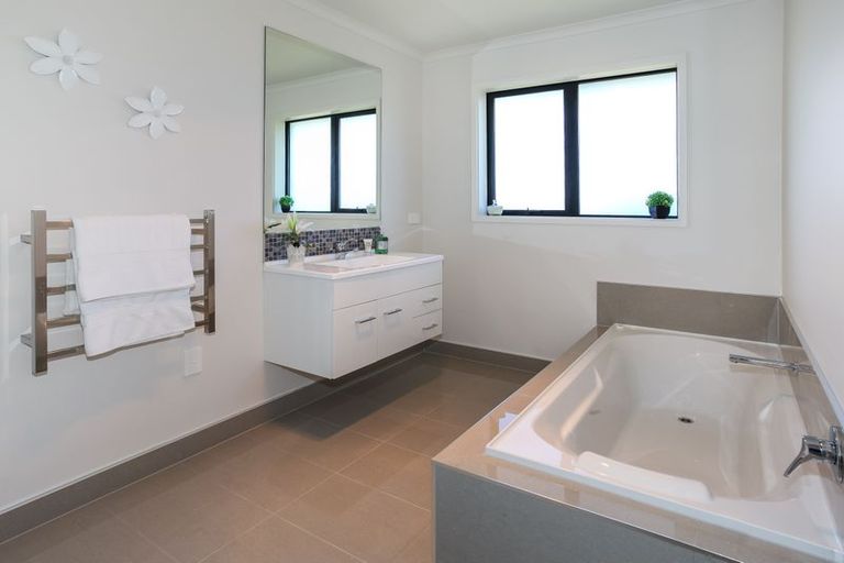 Photo of property in 13 Balmore Crescent, Pokeno, 2402