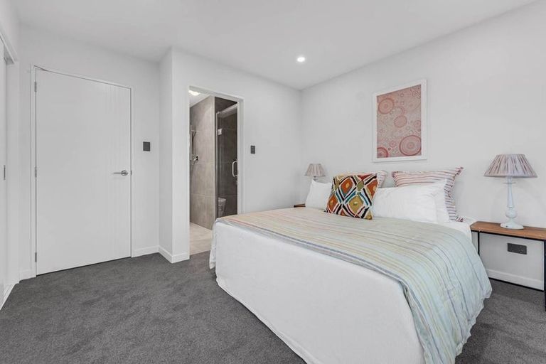 Photo of property in 98a Royal Road, Massey, Auckland, 0614