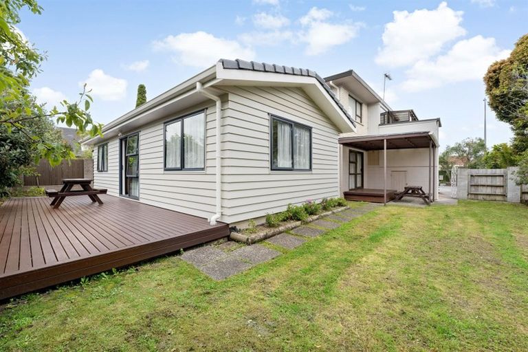 Photo of property in 30 Akoranga Drive, Northcote, Auckland, 0627