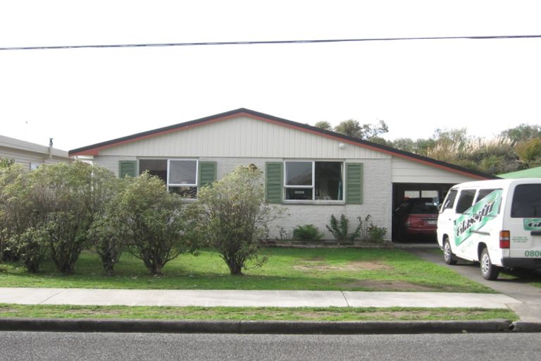 Photo of property in 18 Kaka Road, Raumati Beach, Paraparaumu, 5032