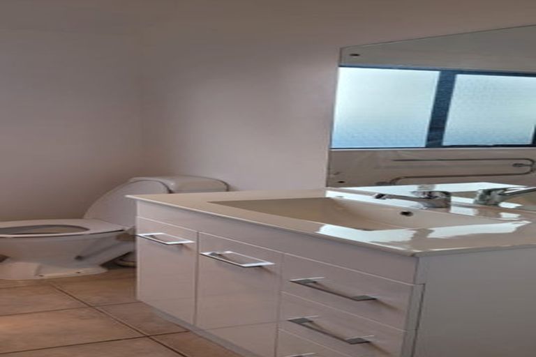 Photo of property in 5/26 Pannill Place, Oteha, Auckland, 0632