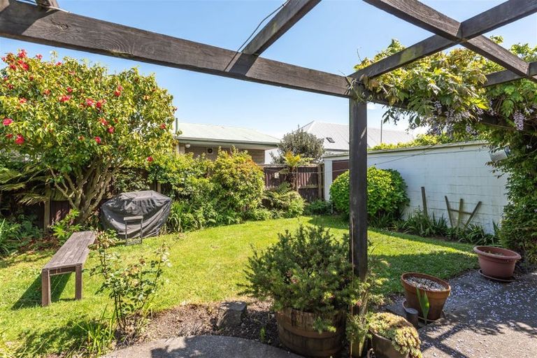 Photo of property in 2/25 Avonhead Road, Avonhead, Christchurch, 8042