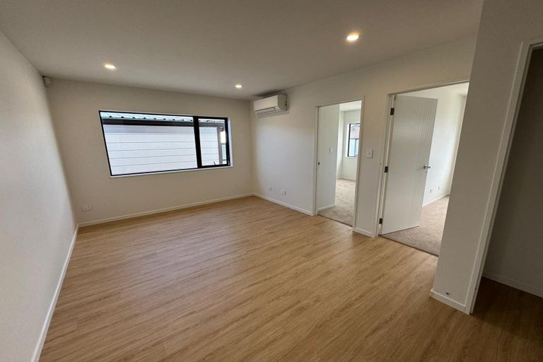Photo of property in 4/90 Picasso Drive, West Harbour, Auckland, 0618