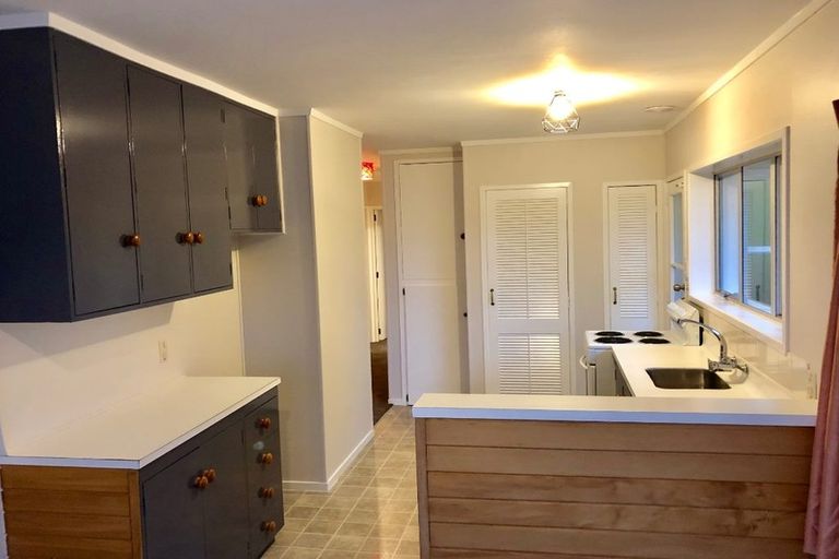 Photo of property in 25 Walnut Lane, Browns Bay, Auckland, 0630