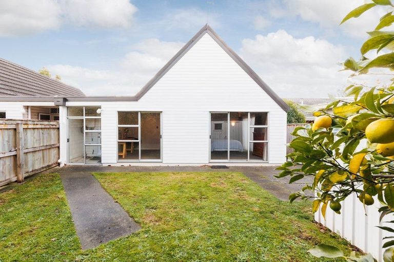 Photo of property in 14 Seaton Court, Hokowhitu, Palmerston North, 4410