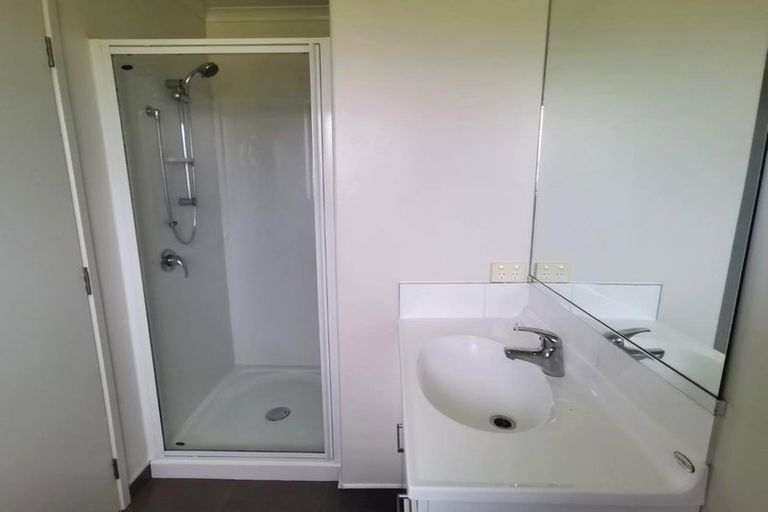 Photo of property in 13 Kamahi Place, One Tree Point, 0118