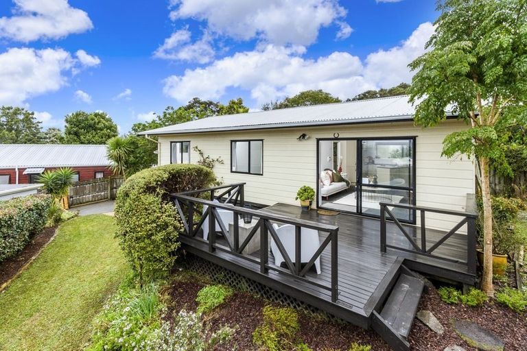 Photo of property in 2/23 Heathglen Place, Bayview, Auckland, 0629