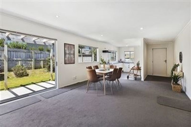 Photo of property in 14 Peel Lane, Aotea, Porirua, 5024