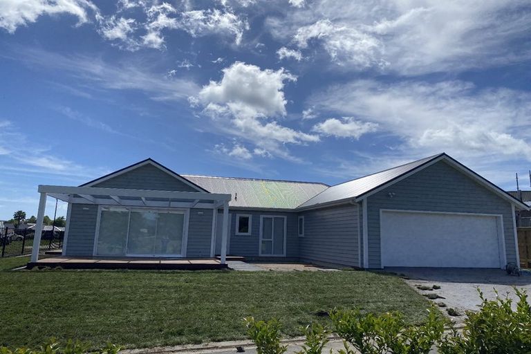 Photo of property in 2 Grove Lane, Omokoroa, 3114