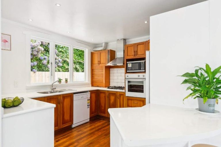 Photo of property in 27 Hathaway Avenue, Karori, Wellington, 6012