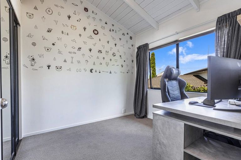 Photo of property in 10 Tokay Place, Huapai, Kumeu, 0810