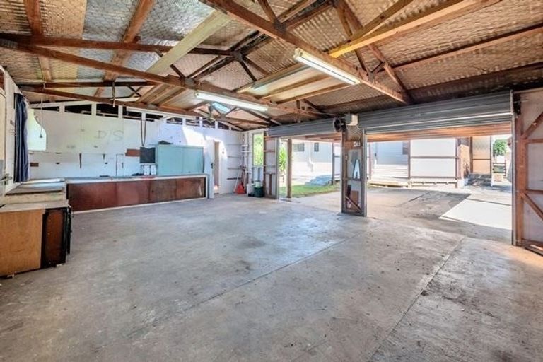 Photo of property in 30 Sutton Crescent, Papakura, 2110