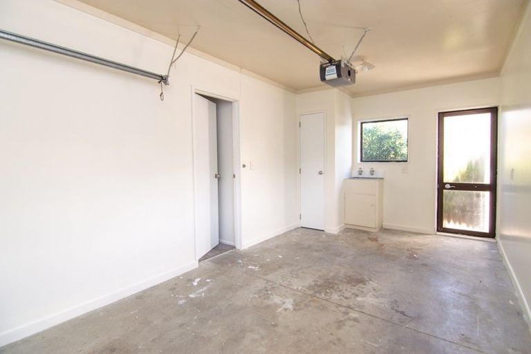 Photo of property in 15 Hanmer Place, Highbury, Palmerston North, 4412