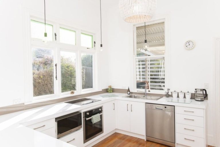 Photo of property in 337 Aberdeen Road, Gisborne, 4010