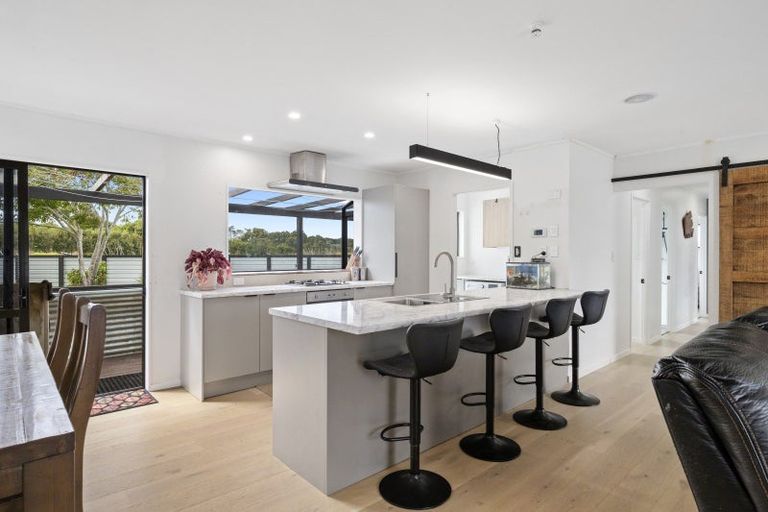 Photo of property in 24 Cemetery Road, Waiuku, 2123