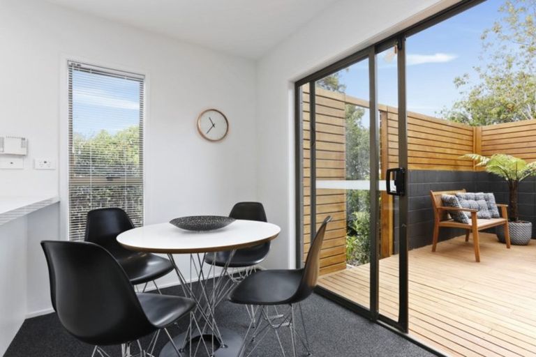 Photo of property in 2/93 Sunnybrae Road, Hillcrest, Auckland, 0627