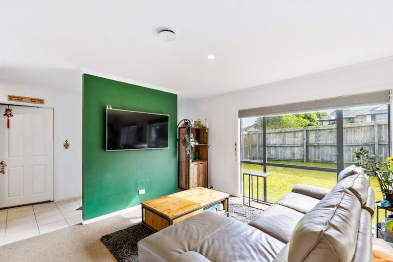 Photo of property in 12 Roy Maloney Drive, Henderson, Auckland, 0612