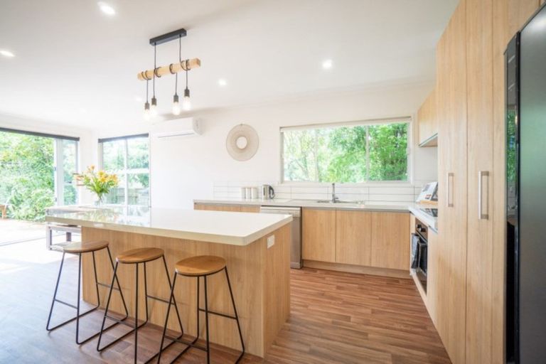 Photo of property in 28 Summerhill Drive, Fitzherbert, Palmerston North, 4410