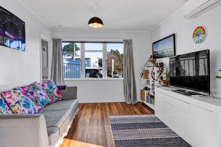 Photo of property in 10 Cook Street, Marfell, New Plymouth, 4310