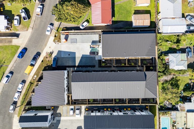 Photo of property in 10 Clendon Place, Manurewa, Auckland, 2102