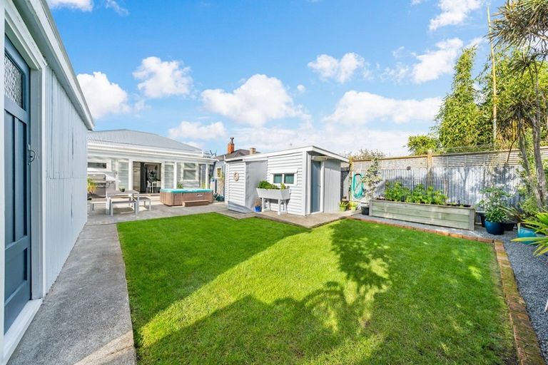 Photo of property in 25 Riddlers Crescent, Petone, Lower Hutt, 5012