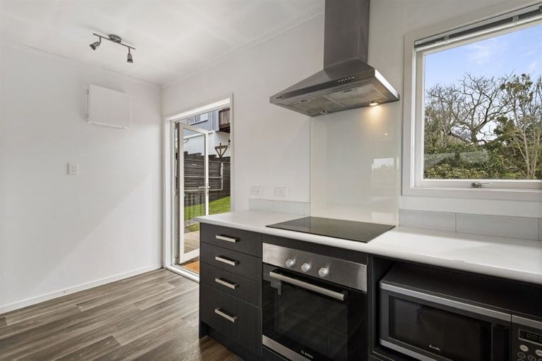 Photo of property in 2/58 Girrahween Drive, Totara Vale, Auckland, 0629