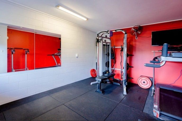 Photo of property in 2/46 James Evans Drive, Northcote, Auckland, 0627