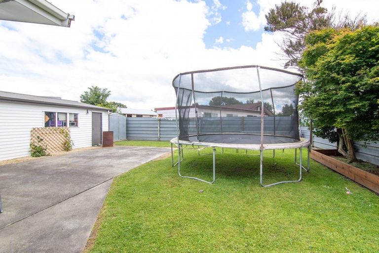 Photo of property in 6 Robinson Crescent, Westbrook, Palmerston North, 4412