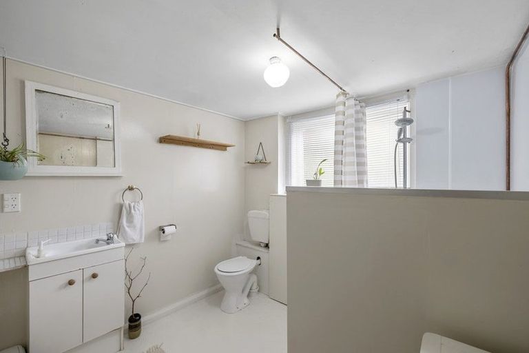 Photo of property in 126 Huatoki Street, Frankleigh Park, New Plymouth, 4310