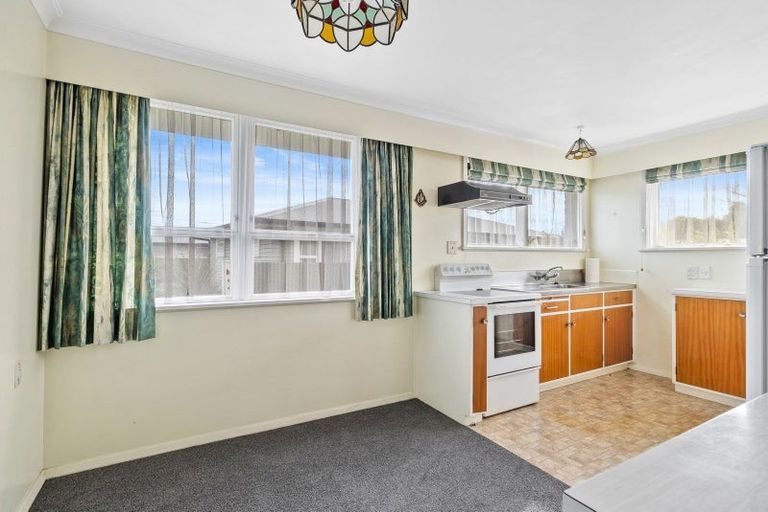 Photo of property in 43 Karaka Crescent, Levin, 5510