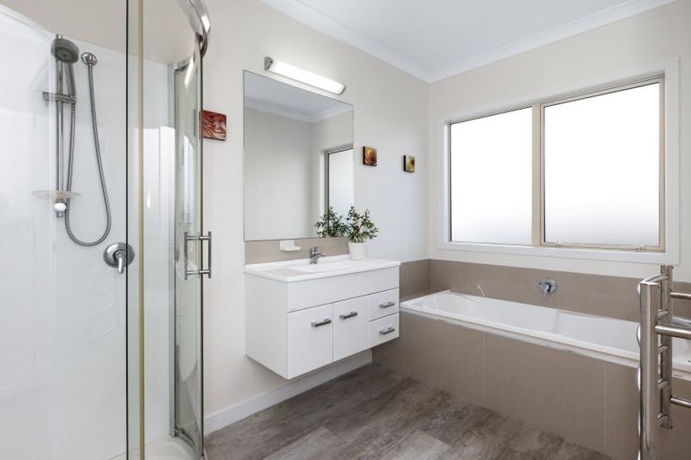 Photo of property in 12 Rotoiti Way, Poraiti, Napier, 4112