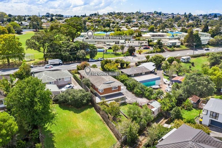 Photo of property in 102 Godley Road, Green Bay, Auckland, 0604
