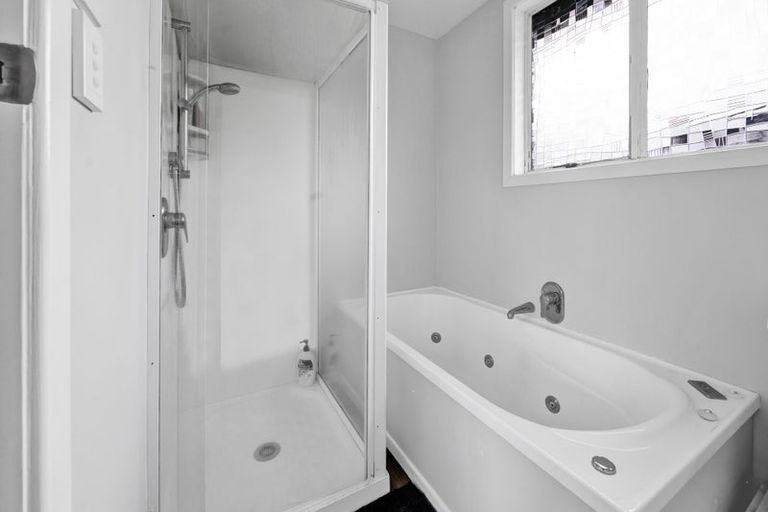 Photo of property in 6 Kamahi Avenue, Hawera, 4610