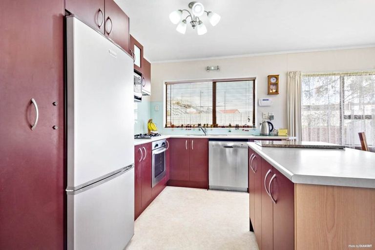 Photo of property in 2/9 Clayburn Road, Glen Eden, Auckland, 0602