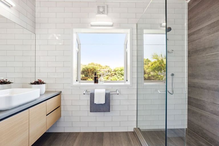 Photo of property in 4 Gladys Avenue, Glenfield, Auckland, 0629