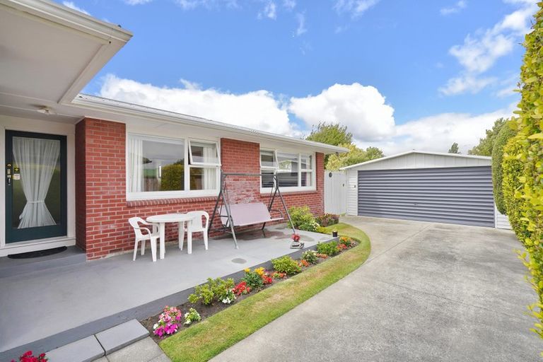 Photo of property in 39 Lake Terrace Road, Burwood, Christchurch, 8061