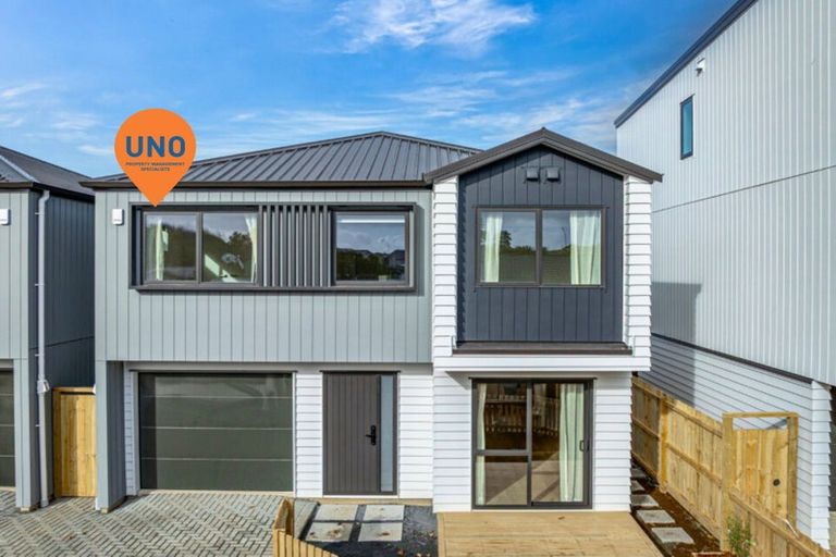 Photo of property in 16 Gossamer Drive, Pakuranga Heights, Auckland, 2010