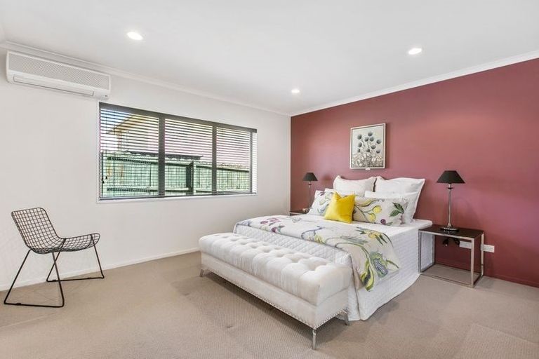 Photo of property in 15 Carisbrook Crescent, Papakura, 2110