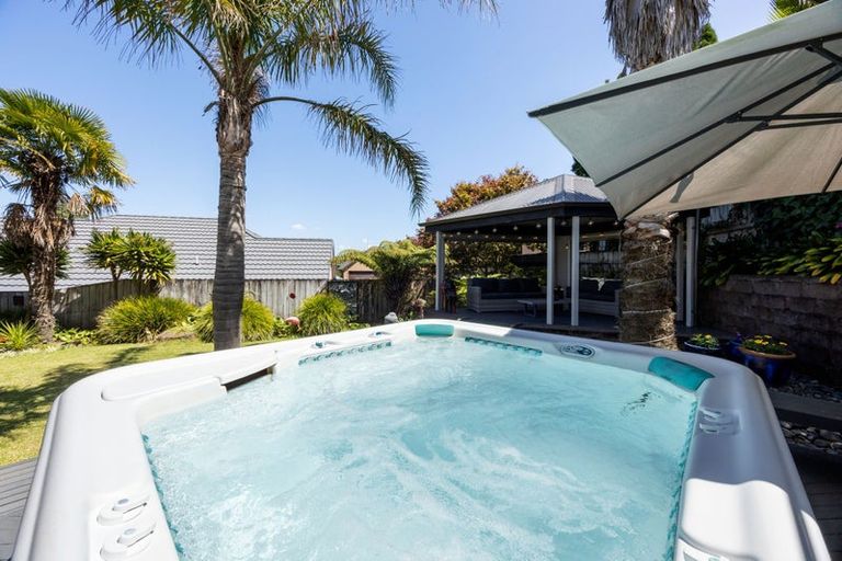 Photo of property in 62 Cairns Crescent, Rototuna, Hamilton, 3210