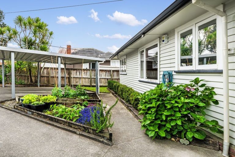 Photo of property in 39 Toru Street, Te Atatu Peninsula, Auckland, 0610